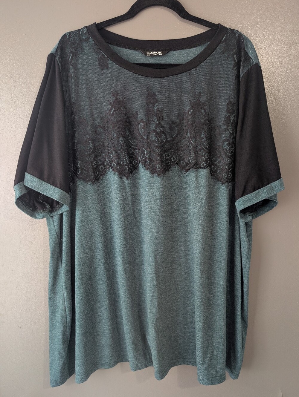 BLOOMCHIC Teal/Black Lace Yoke Knit Tee Round Neck Short Sleeve Size 26